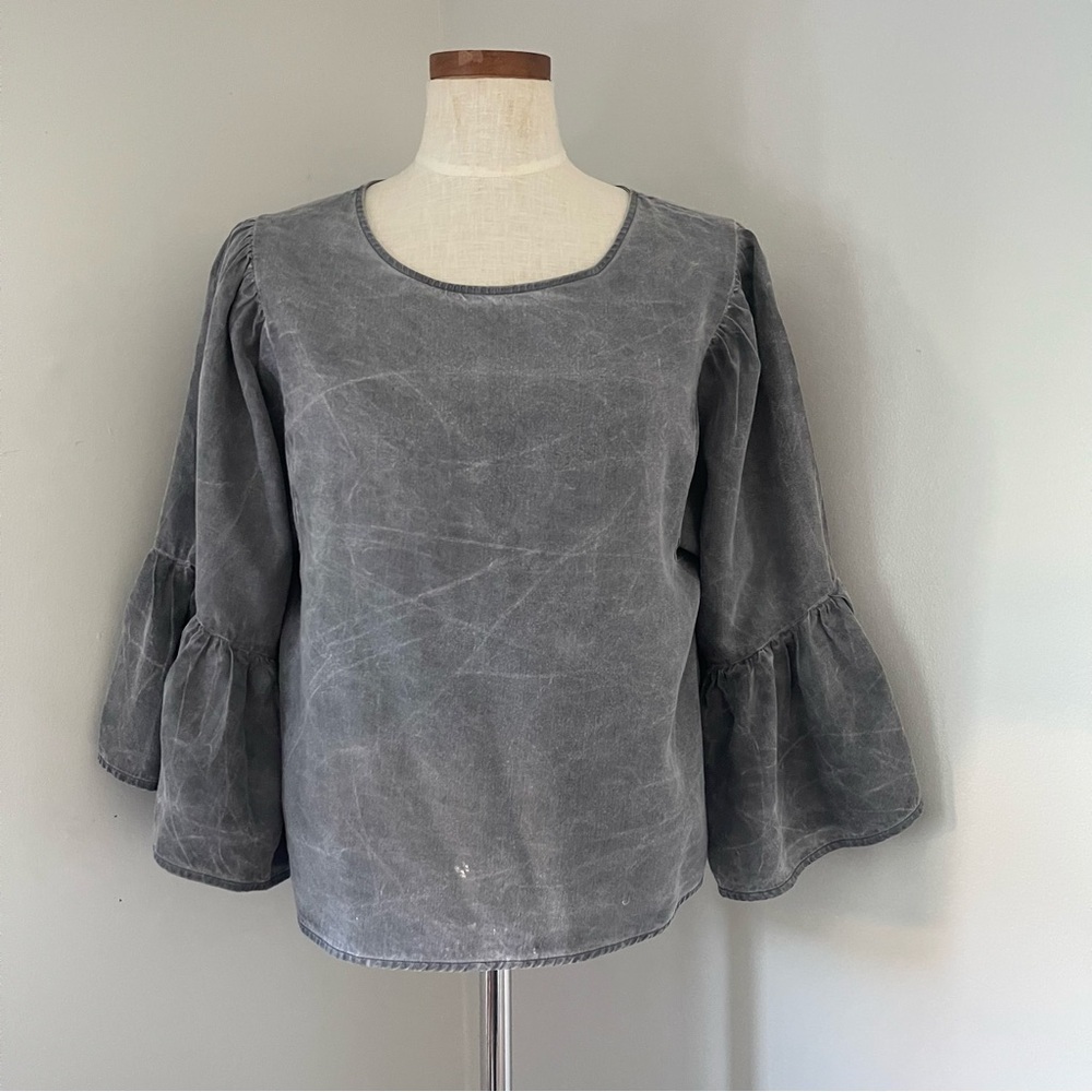 Hollister Gray Bell sleeve top button back size Large